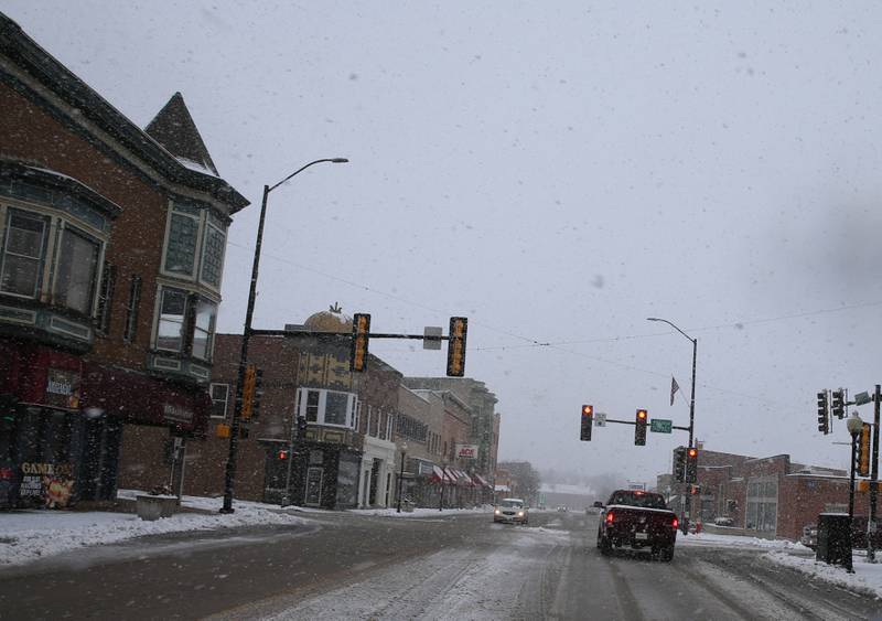 Heavy snow falls along 4th Street on Tuesday, Jan. 9, 2024 downtown Peru.