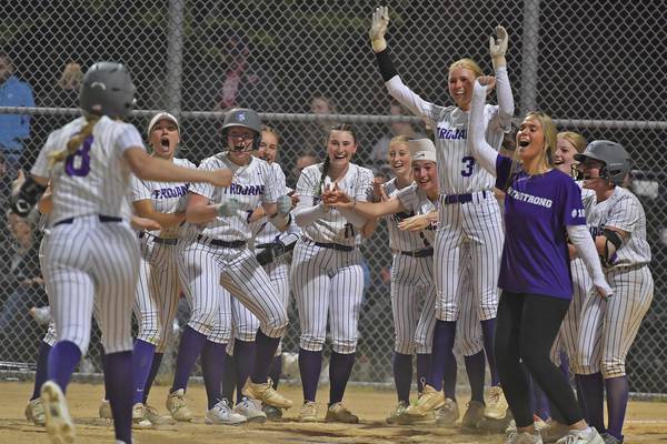 Jenna Gordon belts walk-off home run, Downers Grove North rallies for crosstown win over Downers Grove South