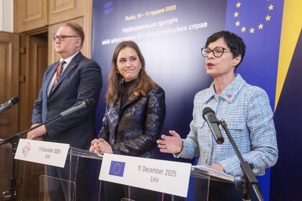 Zelenskyy will hold urgent talks with 30 countries as Trump pushes for swift peace deal with Russia