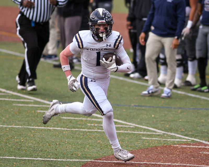IC Catholic Prep's Will Schmidt (1) runs in for a touchdown after a catch during the 3A Playoff game against Chicago Hope Academy on Saturday Nov. 1, 2025, held at Altgeld Park in Chicago.