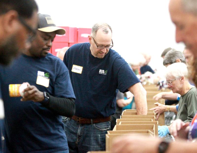 Photos The 25th Anniversary of Holiday Meal Boxes at the Northern