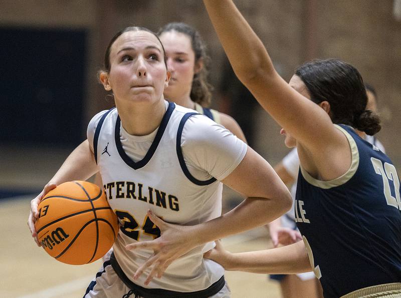Sterling’s Madison Austin looks to the hoop against Knoxville Tuesday, Nov. 19, 2024, at Sterling High School.