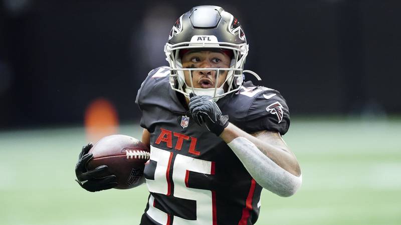 Atlanta Falcons running back Tyler Allgeier (25) runs the ball against the Cleveland Browns in the second half of an NFL football game Sunday, Oct. 2, 2022, in Atlanta. (AP Photo/John Bazemore)