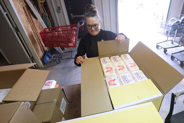 Photos: Illinois Valley Food Pantry holds Easter distribution