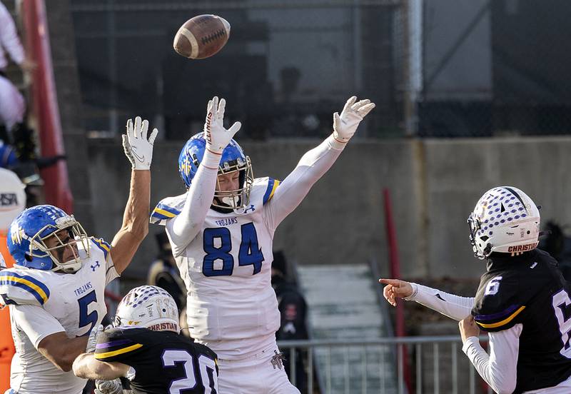 Maroa-Forsyth's Grant Smith (84) tips a pass against Chicago Christian Friday, Nov. 29, 2024, in the class 2A football state final.