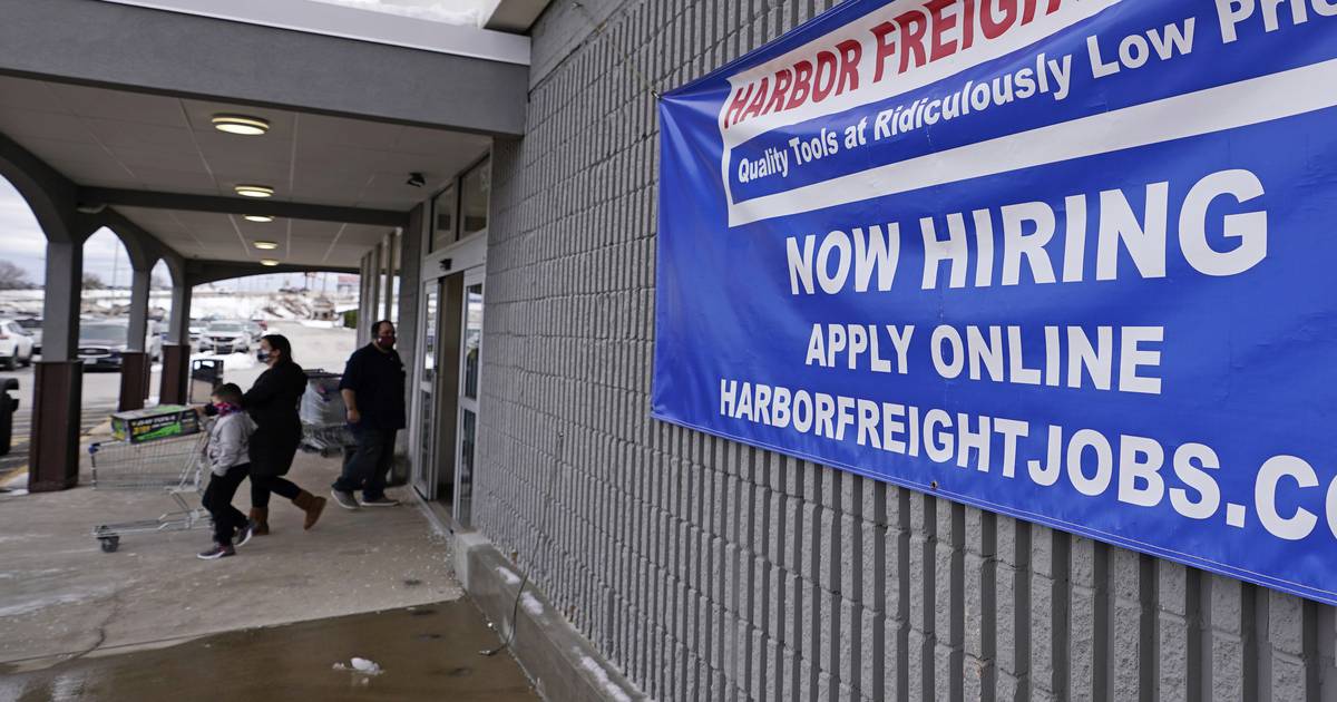 US jobless claims fall slightly to 793,000 with layoffs high Shaw Local