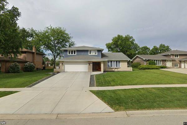 Single-family home in New Lenox sells for $480,000