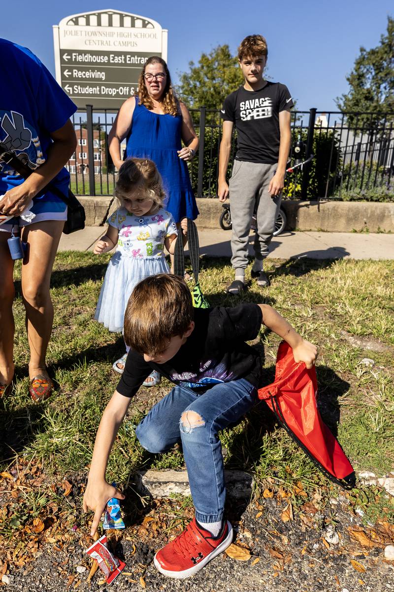 Amanda Dearing and her children, Ember, Jamie, and Bentley, enjoy the Joliet Central homecoming parade on Sept. 27. 2025.