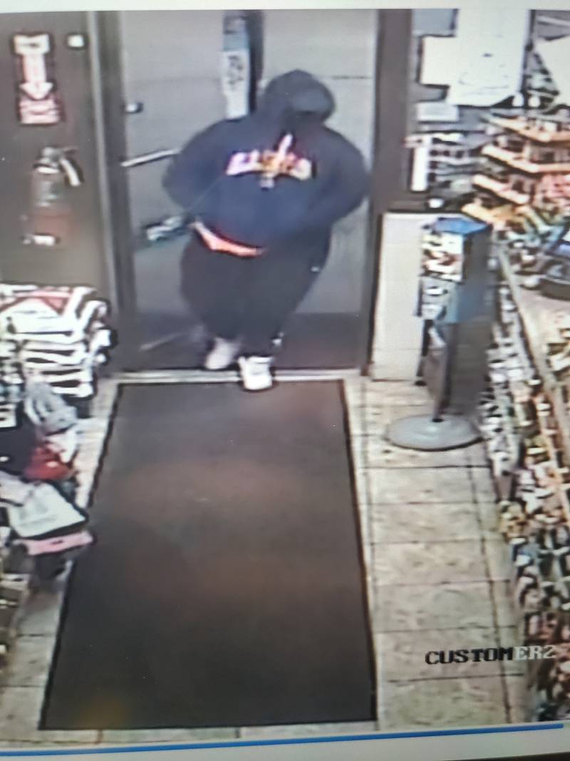 Mendota police are seeking a suspect who had entered the Clark gas station Thursday night on the 700 block of 13th Avenue armed with a handgun and demanding money.