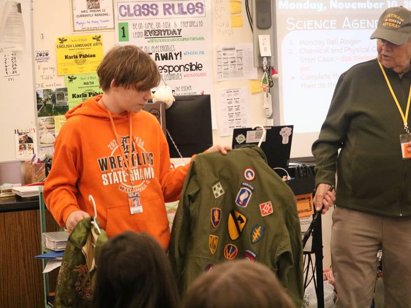 DeKalb middle school students pay tribute to veterans