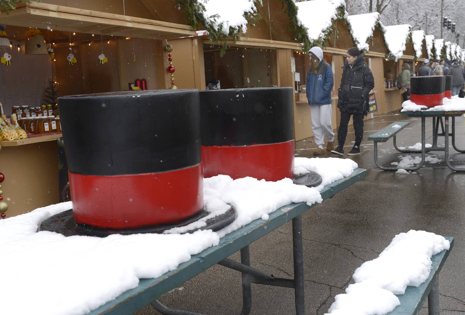 Photos Snow falls on Chris Kringle Market in Ottawa Shaw Local