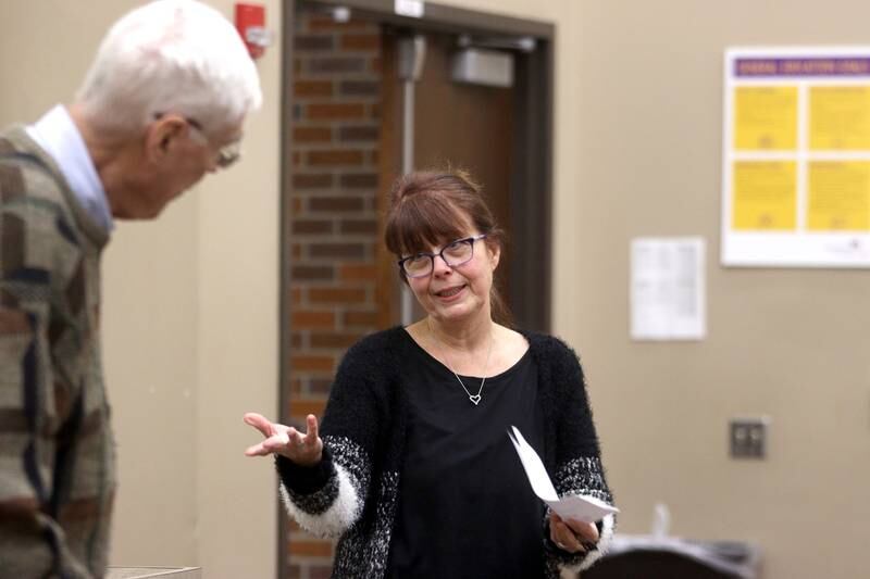 Laurie Stage introduces speaker Craig Pfannkuche, left, during a meeting of the McHenry County Illinois Genealogical Society on Thursday, March, 9, at McHenry County College. Thursday was the group’s first in-person meeting since before the pandemic.