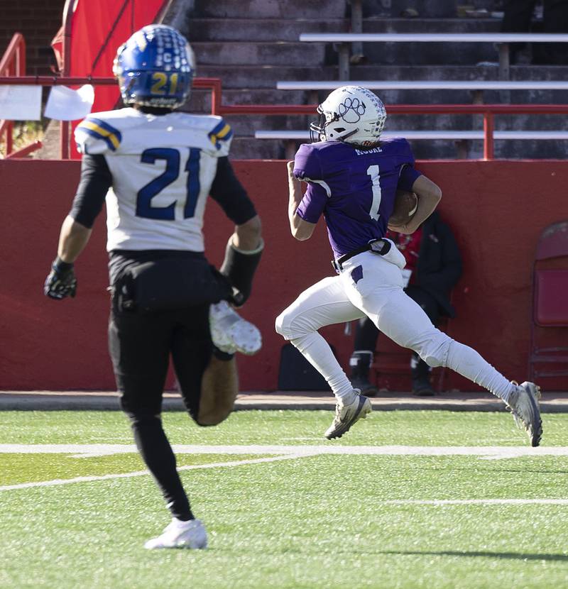 Wilmington's Billy Moore heads into the end zone against Maroa-Forsyth Friday, Nov. 28, 2025, in the Class 2A football finals at Hancock Stadium at ISU.