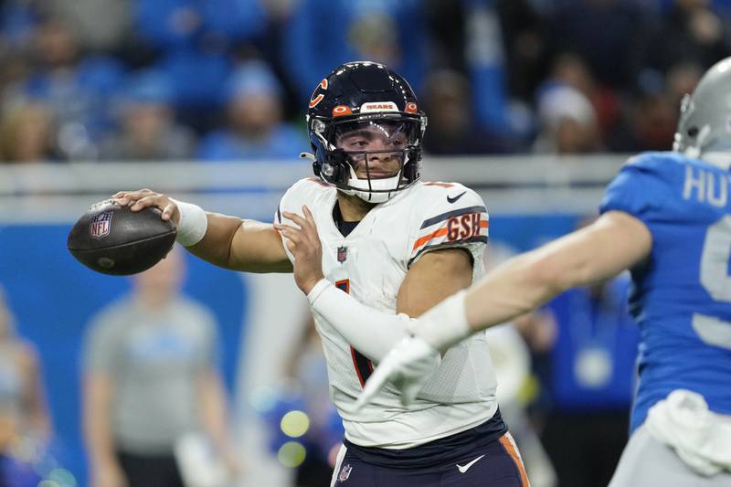 Chicago Bears quarterback Justin Fields throws during the second half against the Detroit Lions, Sunday, Jan. 1, 2023, in Detroit.