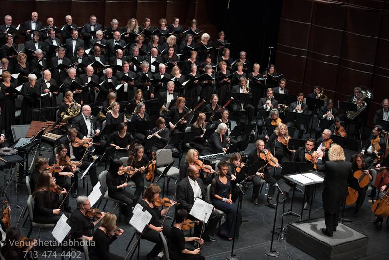 Maestro Muspratt conducts New Philharmonic and the NISO Chorus at the MAC.
