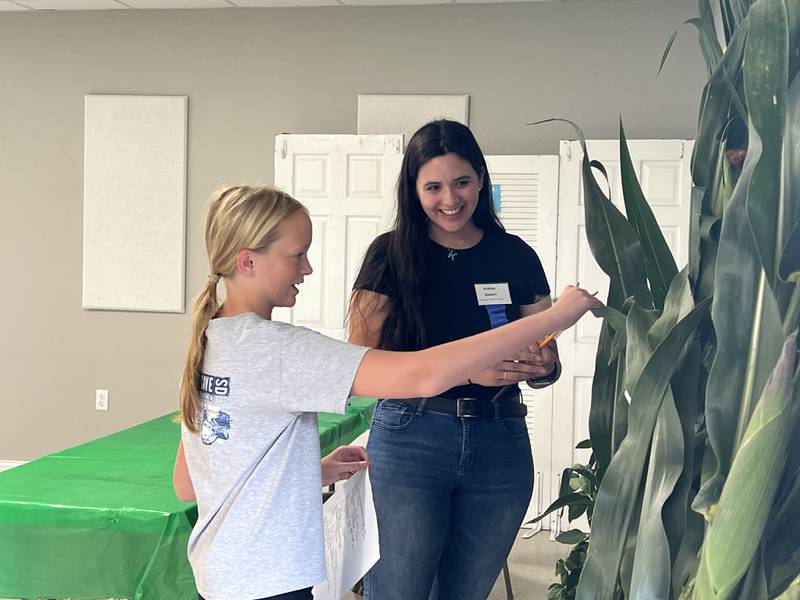 Grace Homerding of Yorkville talks with 4-H alum and crops judge Kristine Stewart.
