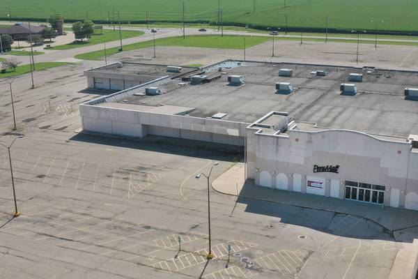 Boutique returns to Peru Mall for holidays, another temporarily closes