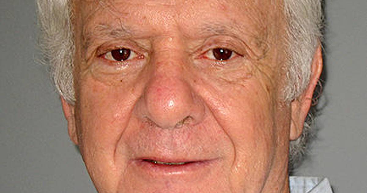 Campton Hills board censures Blecker over release of closed session