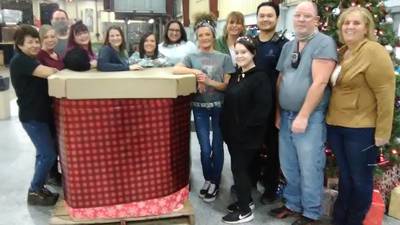 Plano Molding employees collect food for Franklin Mall Project