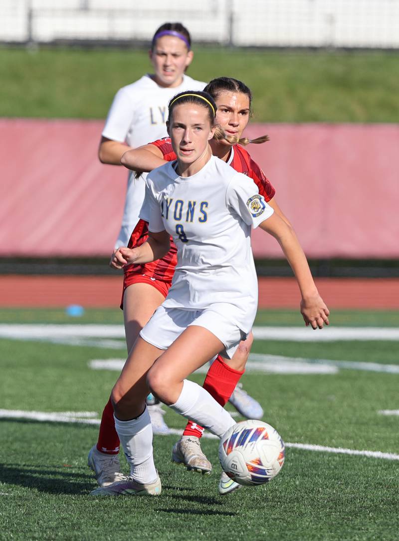Lyons Township's Carolina Capizzi (8) handles the ball during the girls varsity soccer match between Lyons Township and Hinsdale Central high schools in Hinsdale on Tuesday, April 18, 2023.