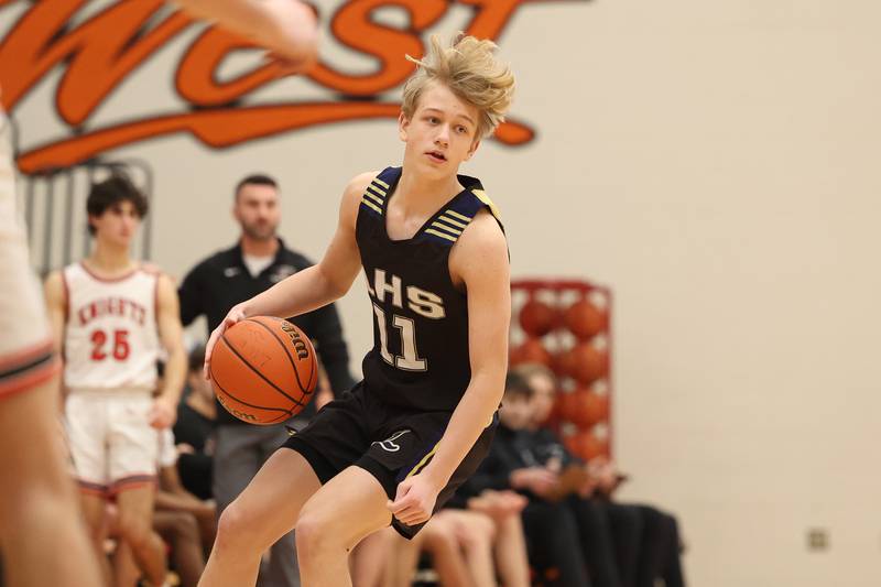 Lemont’s Klaidas Paskauskas looks for a play against Lincoln-Way Central in the Lincoln-Way West Warrior Showdown on Saturday January 28th, 2023.