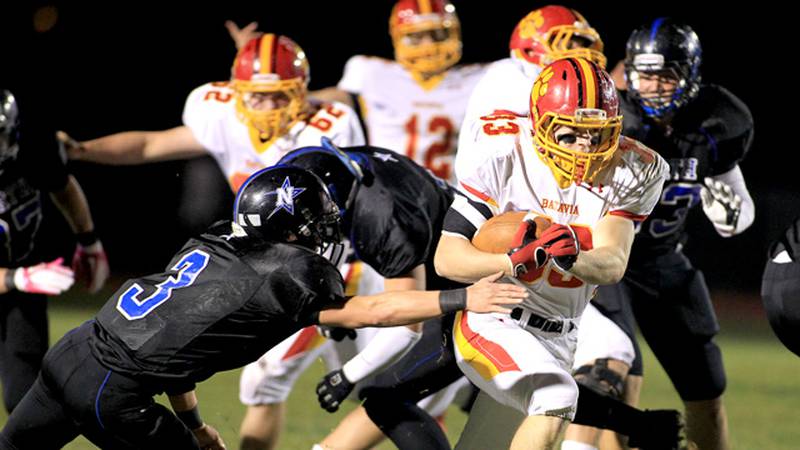 Batavia's Dom Guzaldo runs for a touchdown during the Bulldogs' 42-0 victory over St. Charles north on Friday. (Photo by Sandy Bressner - sbressner@shawmedia.com)