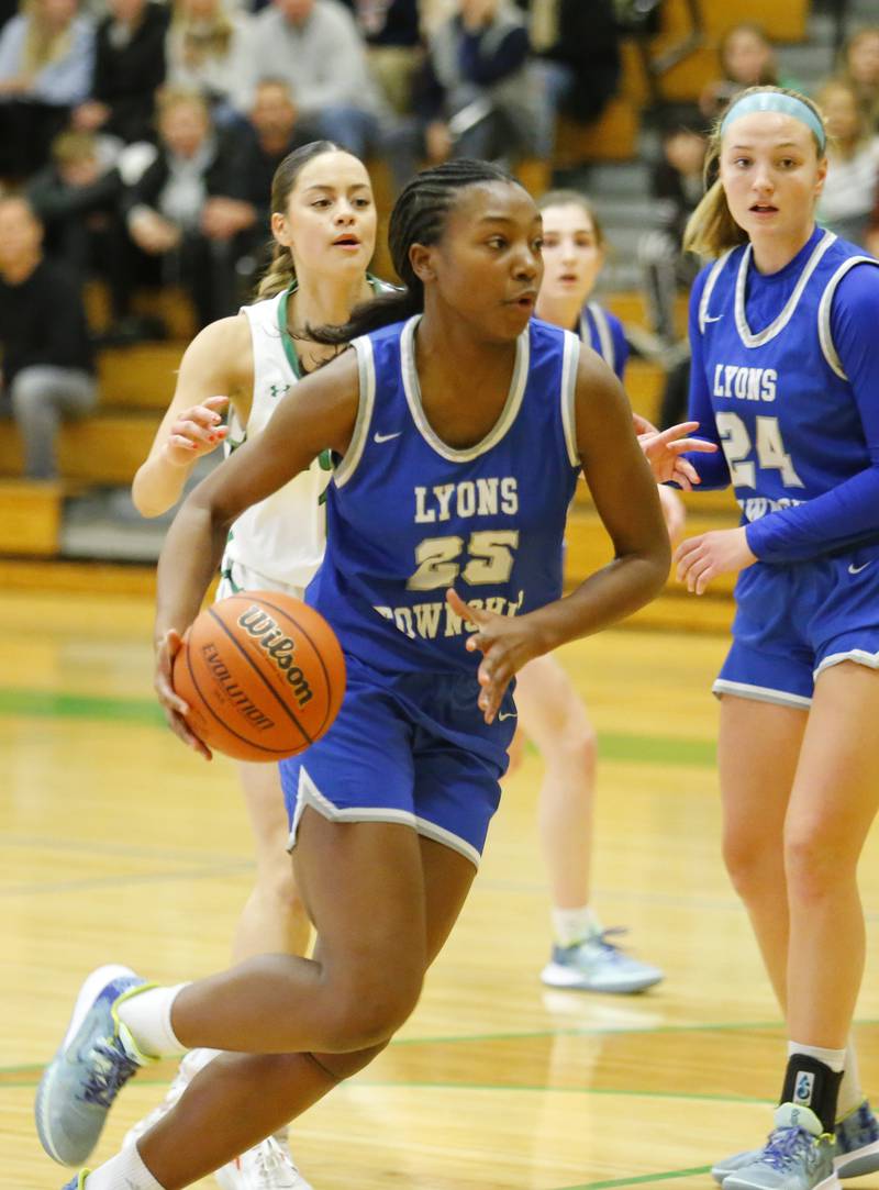 Lyons' Nora Ezike (25) drives to the basket during the girls varsity basketball game between Lyons Township and York high schools on Friday, Dec. 16, 2022 in Elmhurst, IL.