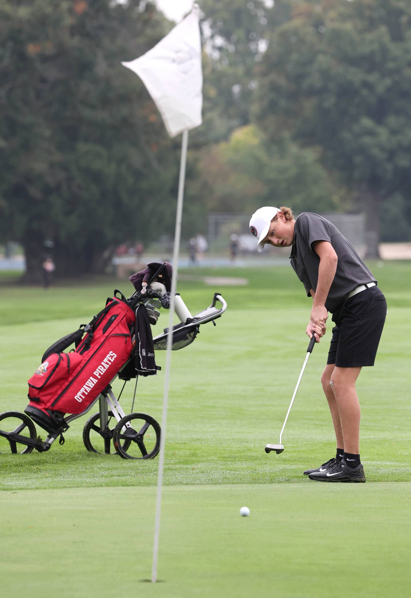 Ottawa’s Bryer Harris putts from the fringe on the third hole Wednesday, Sept. 27, 2023, during the Class 2A boys golf regional at Sycamore Golf Club.