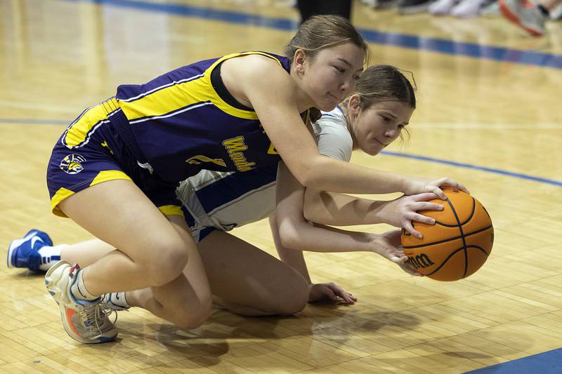 Newman’s Brooklyn Smith and Mendota’s Ella Cross fight for a loose ball Thursday, Jan. 23, 2025.