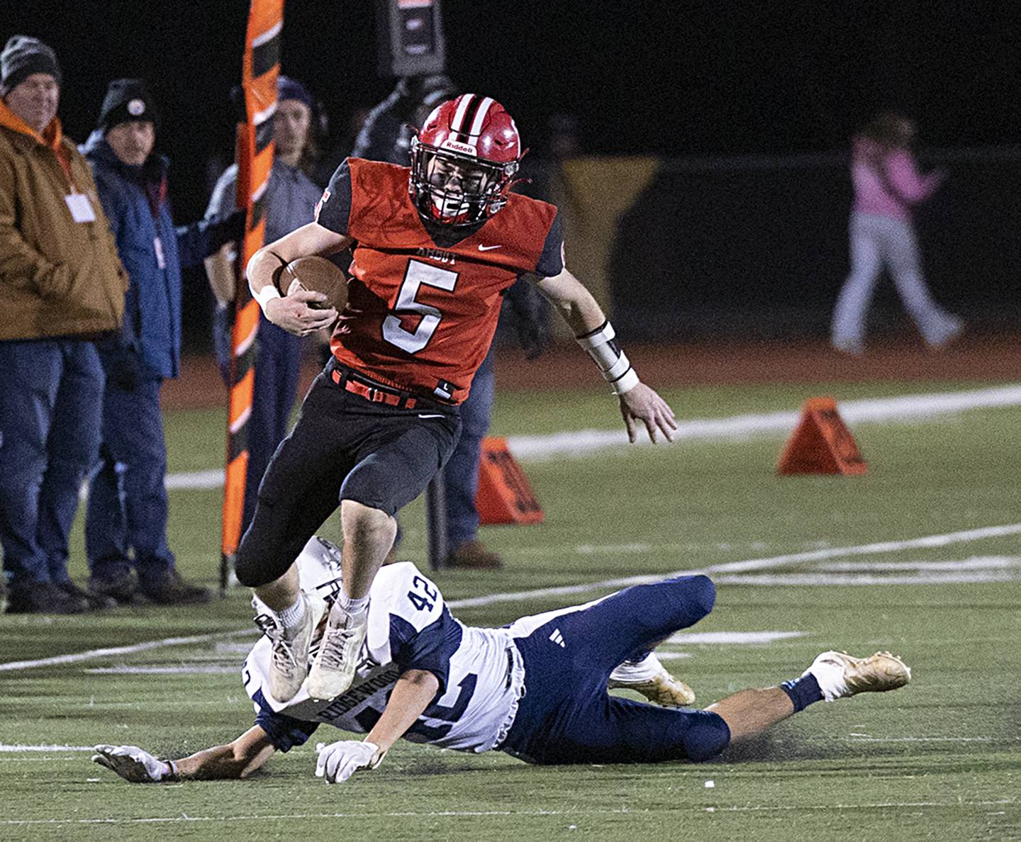 Amboy’s Landon Whelchel gets away from Ridgewood’s Sean Watt during the I8FA championship Friday, Nov.17, 2023 at Monmouth College