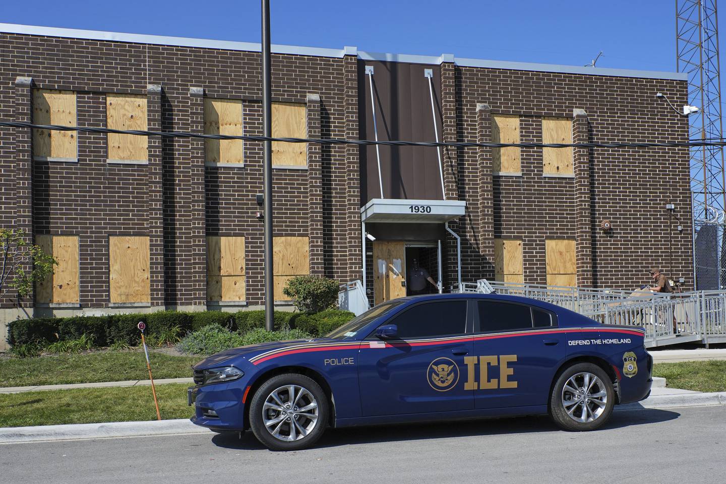 A U.S. Immigration and Customs Enforcement's (ICE) vehicle is parked in front of an ICE processing facility in the Chicago suburb of Broadview, Ill., Wednesday, Sept. 17, 2025. (AP Photo/Nam Y. Huh)