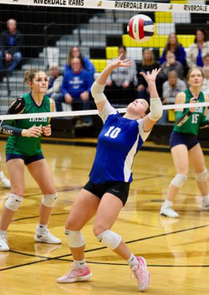 Senior setter Makayla Hecht sets up a teammate in Tuesday's sectional semifinals at Riverdale against Peoria Notre Dame.