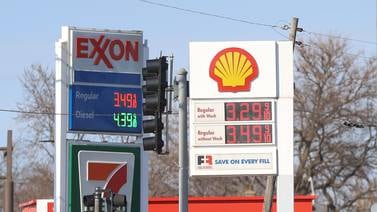Gas prices in northern Illinois expected to jump as Iran war rattles global oil markets
