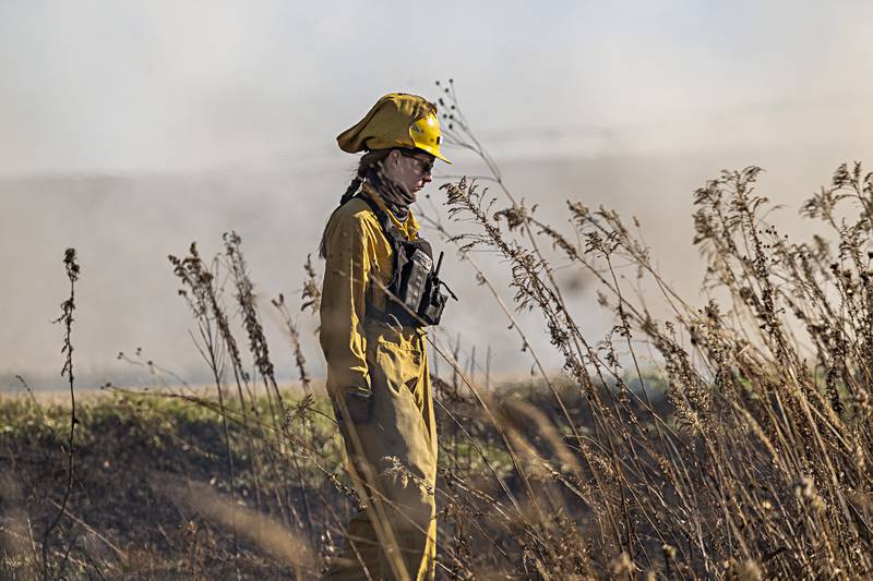 Line boss Molly Duncan keeps an eye on one end of the burn at Nachusa Tuesday, Nov. 14, 2023.