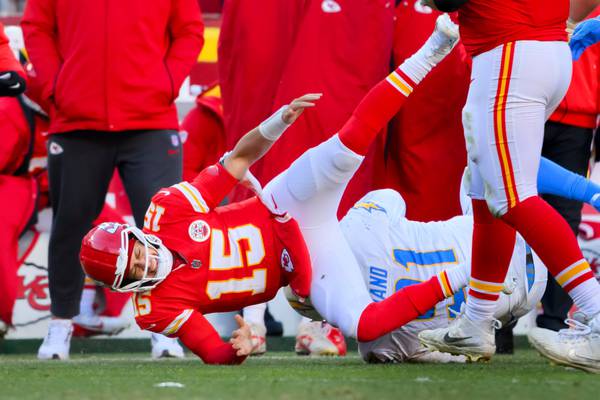 Mahomes tears ACL as Chargers eliminate Chiefs from playoff contention with 16-13 victory