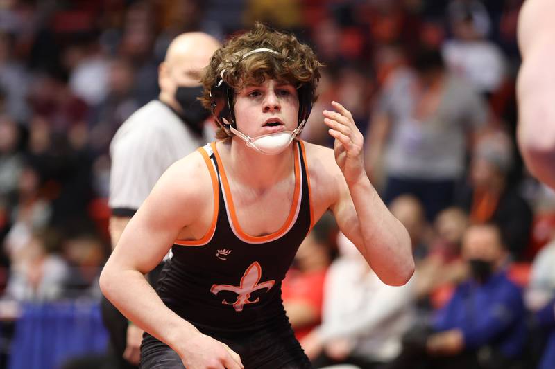 St. Charles East’s Ben Davino faces off against Sandburg’s Sammie Hayes in the Class 3A 120lb. semifinals at State Farm Center in Champaign. Friday, Feb. 18, 2022, in Champaign.