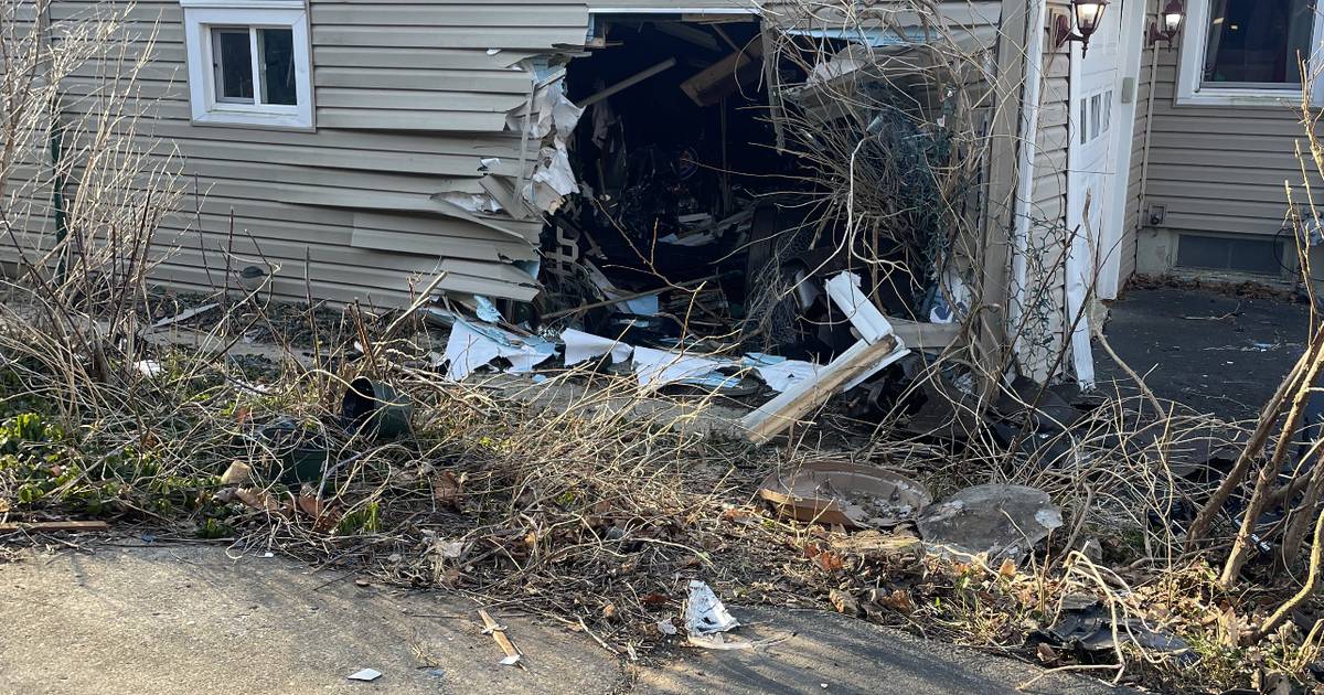 Photos Stolen car crashes into Crystal Lake home Shaw Local