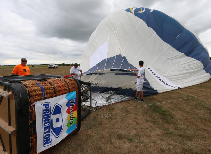 Volunteers help launch a hot air balloon with the help of pilot Tony Sandlin (left) during the 52nd annual Homestead Festival on Friday, Sept. 8 2023 in Princeton.