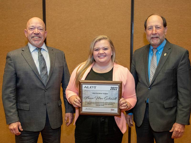 Anna Schmidt, of La Salle County (center), with Steve Koeller (left) and Steve Stallman (right) of the IAA Board of Directors.