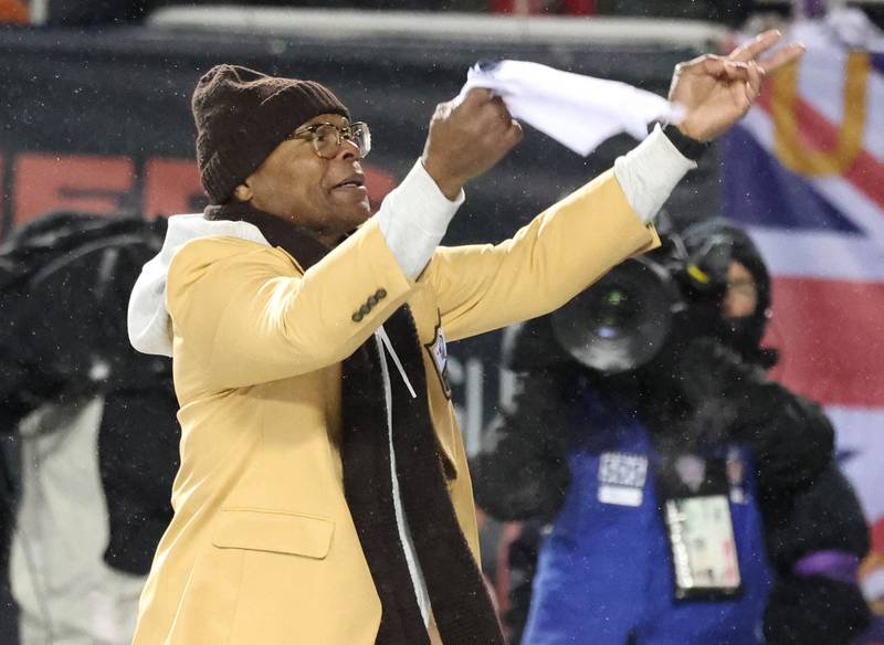 Chicago Bear hall of famer Mike Singletary pumps up the crowd Sunday, Jan. 18, 2026, during their NFC divisional playoff matchup at Soldier Field in Chicago.