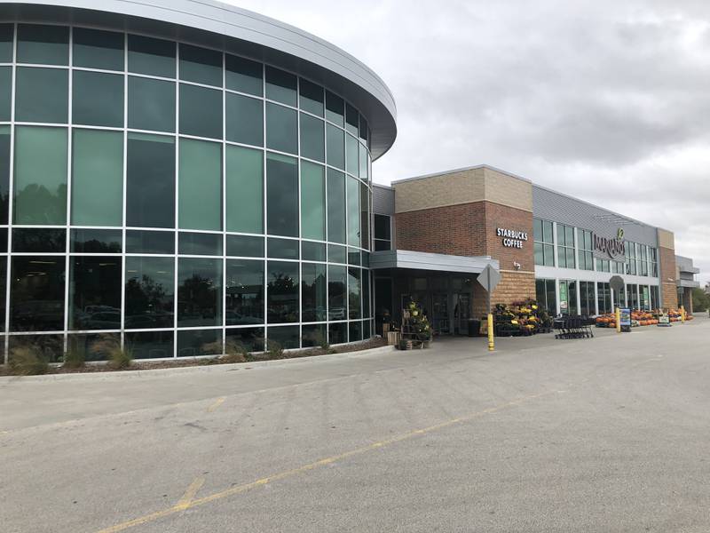 The Crystal Lake Mariano's, 105 Northwest Highway, on Oct. 17, 2022. The franchise location sold for $36 million last week, a 41% increase over its initial value.