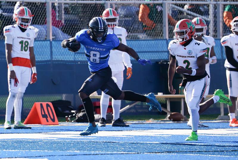 St. Francis' Tyvonn Ransom (8) runs after the catch for a huge gain against Morgan Park during a class 5A state quarterfinal football game at St. Francis High School in Wheaton on Saturday, Nov 11, 2023.