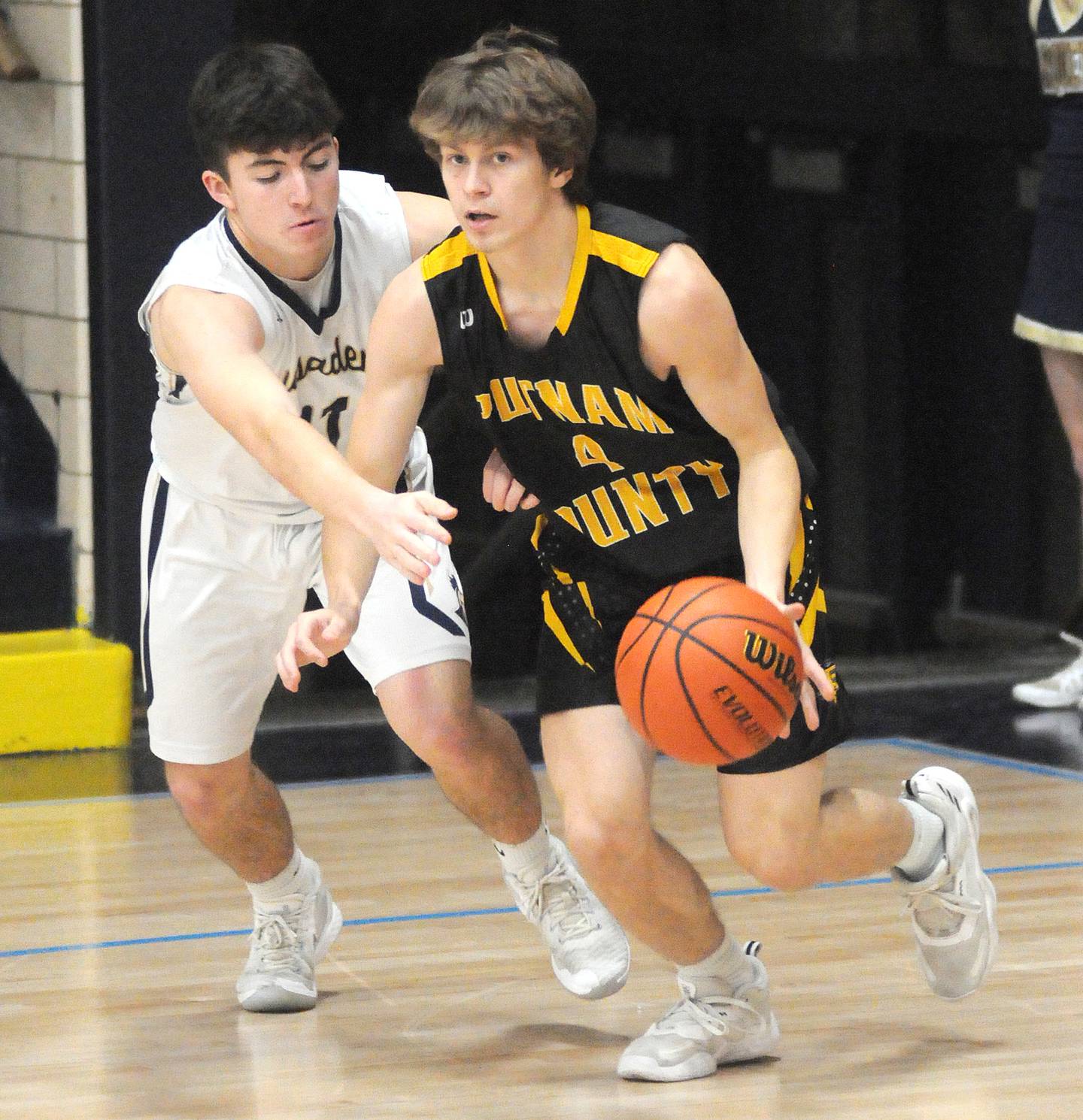 Marquette's Carson Zellers applies pressure to Putnam County's Blake Billups at Bader Gymnasium on Friday, Feb. 3, 2023.