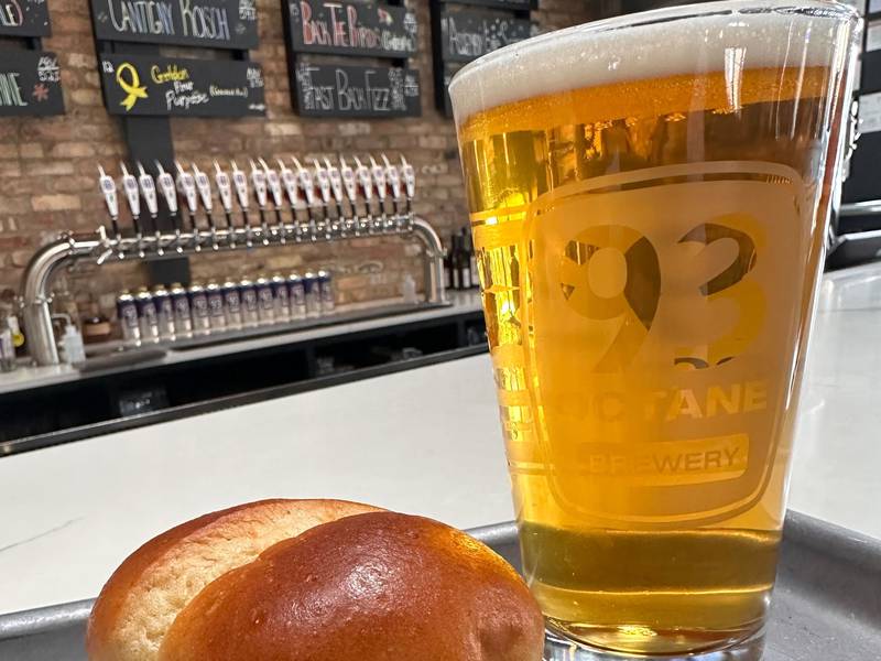 93 Octane in Elmhurst to give away 100 free cheeseburgers