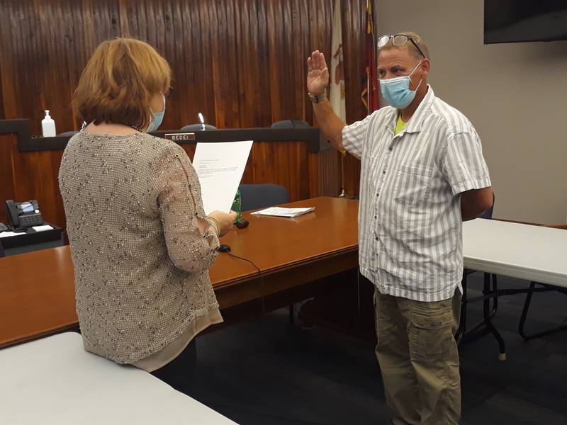 Timothy Geary is sworn in Thursday, Sept. 30, 2021, to the Streator City Council. He will fill the vacancy left by Joe Scarbeary's resignation.