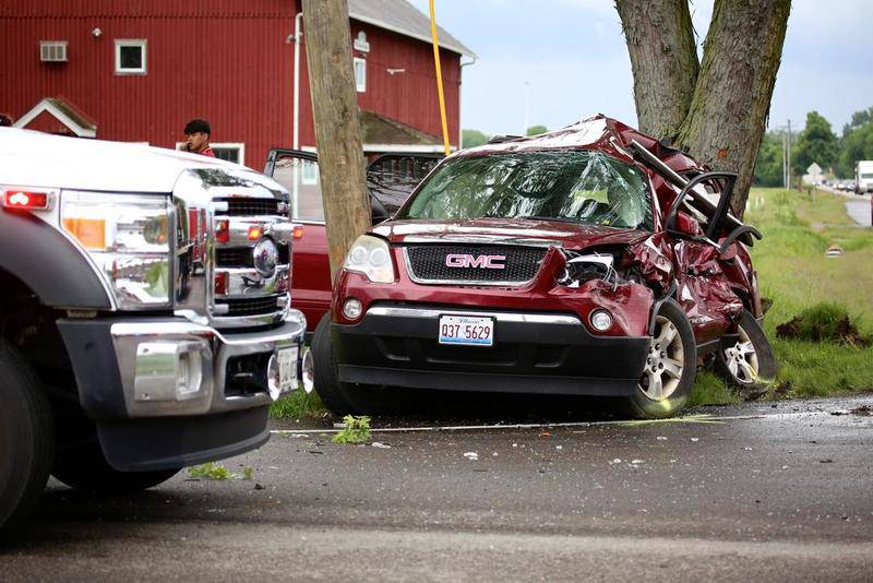 6 people, including 3 children, injured after 2vehicle crash near