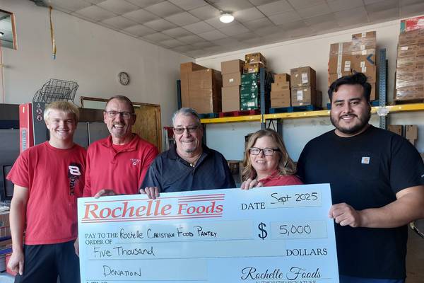Rochelle Foods donates to Rochelle Christian Food Pantry