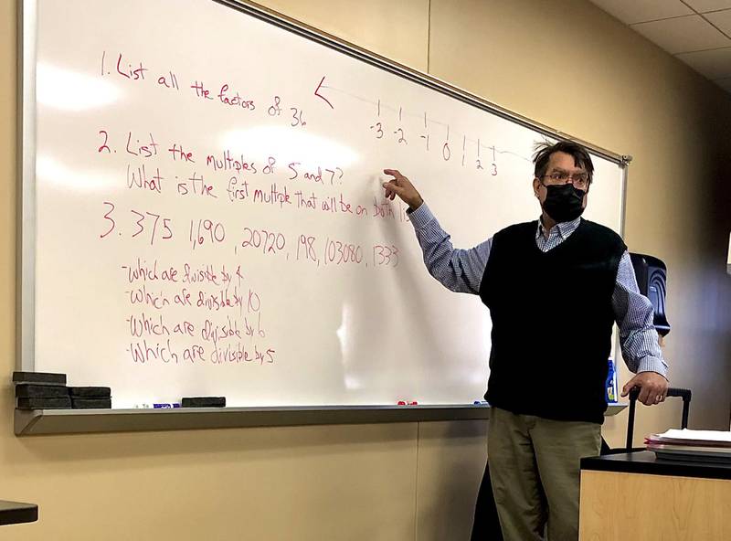 John Gutman teaching math class at Waubonsee Community College in Aurora. (David Petesch - dpetesch@shawmedia.com)