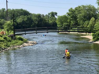 Inaugural El Cardunal Paddle a 6-mile paddle down Fox River
