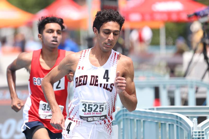 Hinsdale Central’s Aden Bandukwala rounds a turn in the Class 3A 3200 Meter State Finals on Saturday, May 27, 2023 in Charleston.